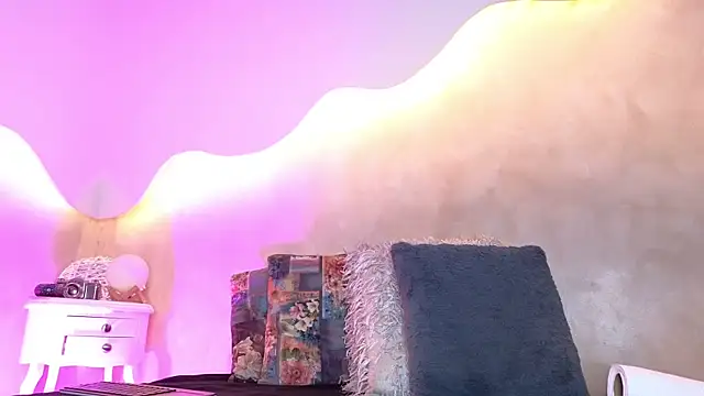 Snapshot of BellaRouxxx chatting on March 31, 12:38 pm BellaRouxxx online show from March 31, 12:38 pm