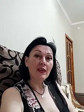 HelgaDennis online show from May 18, 6:25 pm