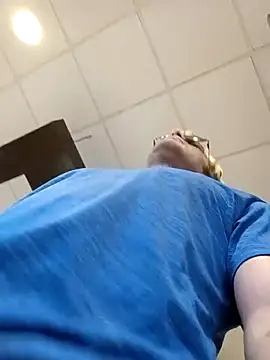 Snapshot of Zeppfann3377 chatting on April 1, 11:33 am Zeppfann3377 online show from April 1, 11:33 am