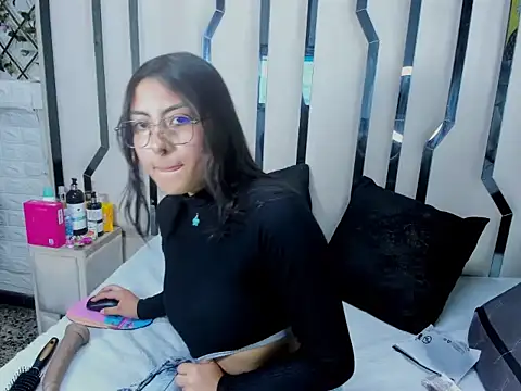 Snapshot of Sasha_Greyhh chatting on March 26, 1:49 pm Sasha Greyhh online show from March 26, 1:49 pm