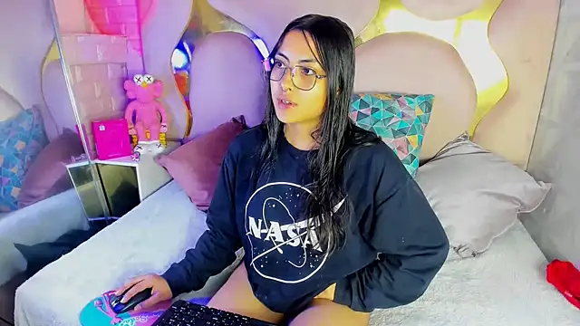 Snapshot of Sasha_Greyhh chatting on March 31, 2:06 pm Sasha Greyhh online show from March 31, 2:06 pm