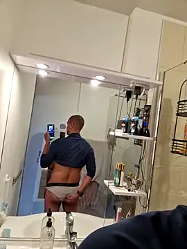 Snapshot of Justfunfree chatting on April 3, 1:53 pm Justfunfree online show from April 3, 1:53 pm