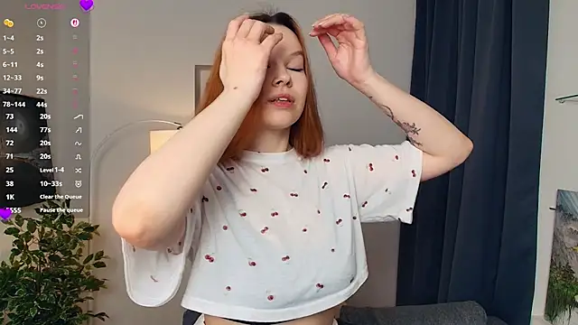 Snapshot of alexshiny chatting on April 1, 7:11 pm alexshiny online show from April 1, 7:11 pm