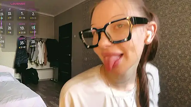 honeywander online show from March 28, 3:28 am