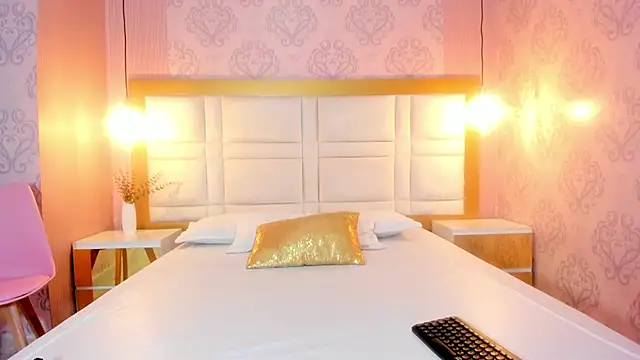 Snapshot of Alanah_R chatting on March 25, 3:07 pm Alanah R online show from March 25, 3:07 pm