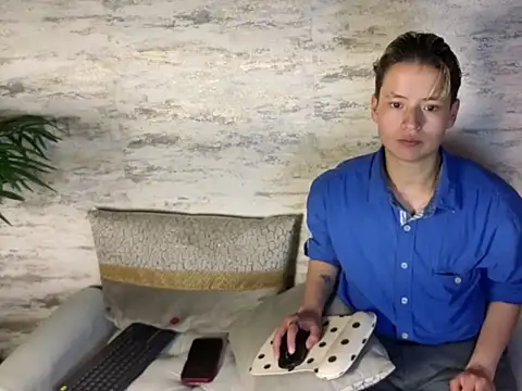 Snapshot of Olimpus_1 chatting on April 6, 1:12 pm Olimpus 1 online show from April 6, 1:12 pm