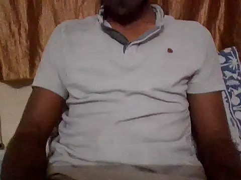 Snapshot of bulls_eye35 chatting on April 2, 5:05 am bulls eye35 online show from April 2, 5:05 am