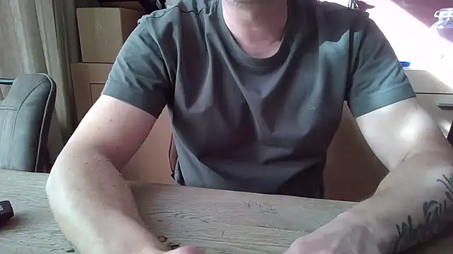 Snapshot of Essie_deLona chatting on March 20, 2:44 pm Essie deLona online show from March 20, 2:44 pm