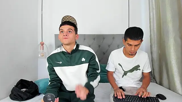 your d0ll1 online show from April 2, 1:09 pm