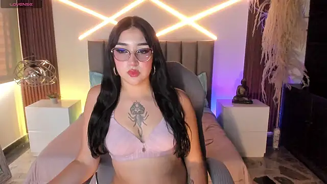 Snapshot of CharlotteWilliamss_ chatting on March 21, 8:12 pm CharlotteWilliamss online show from March 21, 8:12 pm