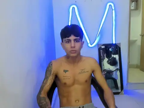  latinhot 420  online show from April 1, 10:40 pm