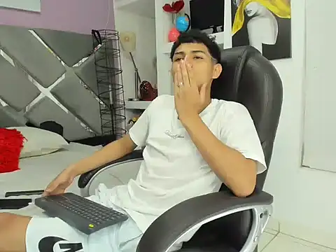 Snapshot of Nico_Viper_ chatting on March 22, 7:28 pm Nico Viper online show from March 22, 7:28 pm