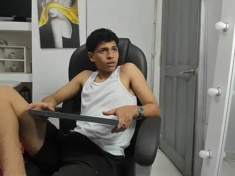 Snapshot of Nico_Viper_ chatting on March 31, 8:31 pm Nico Viper online show from March 31, 8:31 pm