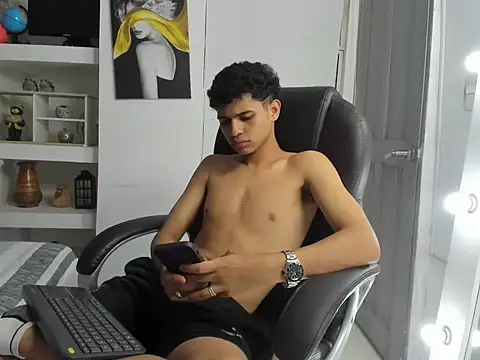 Snapshot of Nico_Viper_ chatting on April 1, 8:50 pm Nico Viper online show from April 1, 8:50 pm