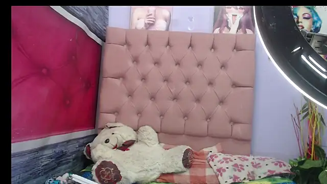 Snapshot of sharlothks chatting on March 21, 8:19 am sharlothks online show from March 21, 8:19 am