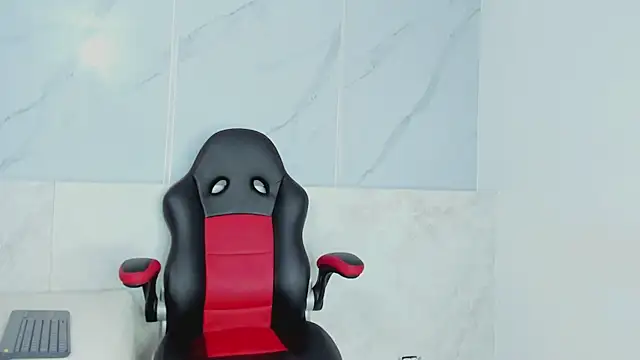 Snapshot of kate_bould_ chatting on April 6, 4:46 am kate bould online show from April 6, 4:46 am