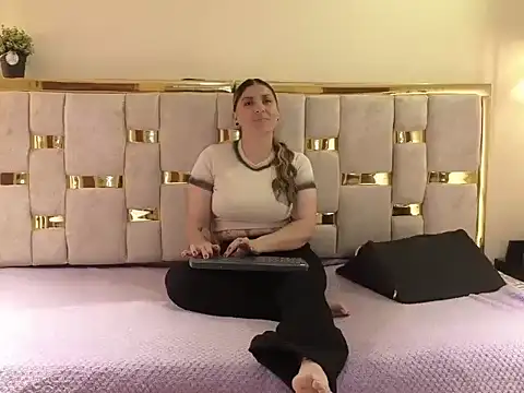 HELLEN MARK online show from March 25, 11:38 am