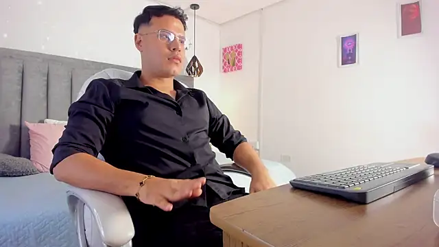 Snapshot of Liam_ruse chatting on March 21, 8:12 pm Liam ruse online show from March 21, 8:12 pm