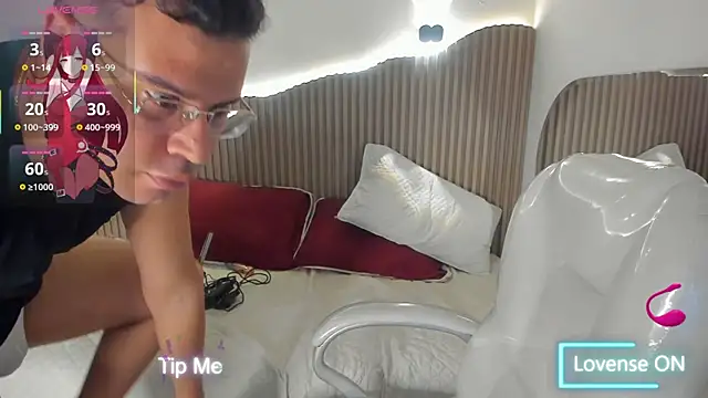 Snapshot of Liam_ruse chatting on March 29, 4:01 am Liam ruse online show from March 29, 4:01 am