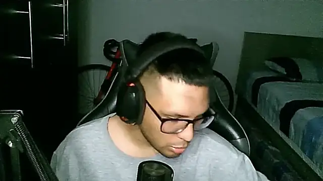 Snapshot of NatoVR chatting on April 4, 6:55 am NatoVR online show from April 4, 6:55 am