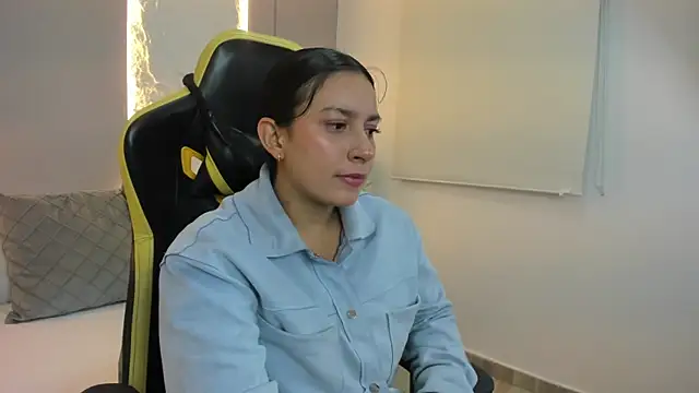 Snapshot of kira_relish chatting on April 4, 11:29 am kira relish online show from April 4, 11:29 am