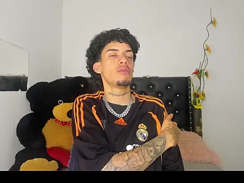 Snapshot of Ryder-Stone chatting on April 2, 6:38 pm Ryder-Stone online show from April 2, 6:38 pm