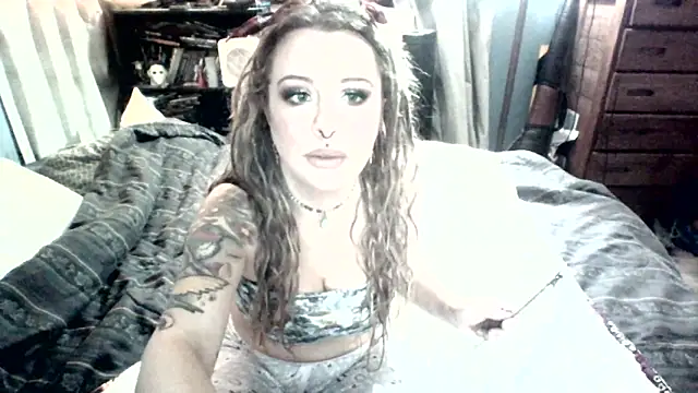 Snapshot of adirajade chatting on March 25, 2:23 pm adirajade online show from March 25, 2:23 pm