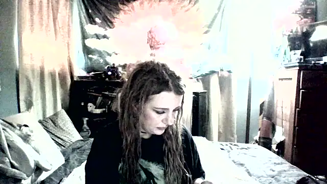 Snapshot of adirajade chatting on March 31, 3:56 pm adirajade online show from March 31, 3:56 pm