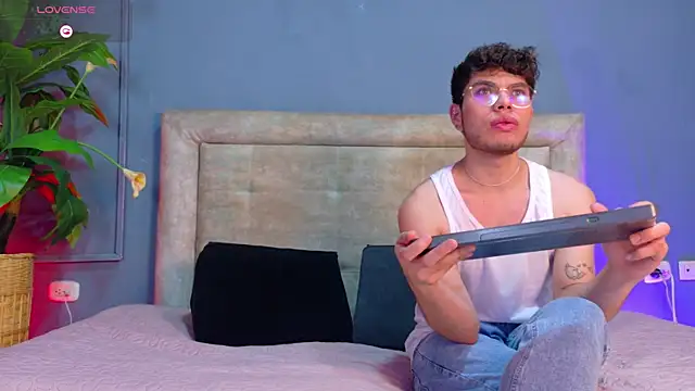 Snapshot of Lance_miller chatting on March 31, 1:29 am Lance miller online show from March 31, 1:29 am