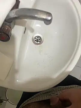 Snapshot of yassineamri chatting on March 25, 8:48 pm yassineamri online show from March 25, 8:48 pm