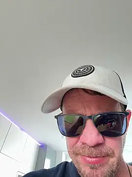 stefhart online show from March 30, 7:42 am