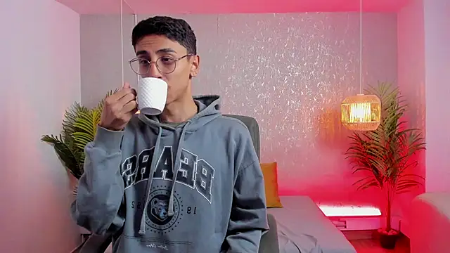 Gio carangi online show from March 28, 3:06 am