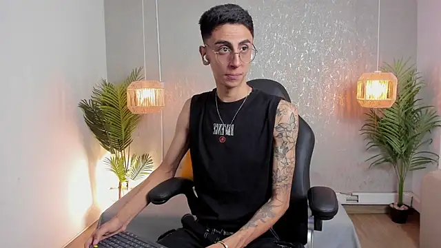 Gio carangi online show from April 2, 3:26 am