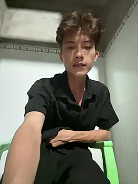 Nguyencuong1999 online show from May 12, 7:22 pm