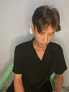 Nguyencuong1999 online show from May 19, 6:20 am
