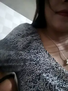 Snapshot of Personality-girl- chatting on April 1, 2:23 am Personality-girl- online show from April 1, 2:23 am