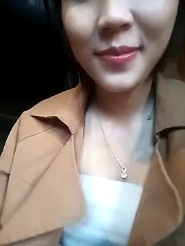 Snapshot of Personality-girl- chatting on April 2, 2:31 am Personality-girl- online show from April 2, 2:31 am