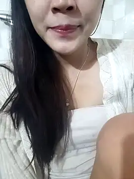 Snapshot of Personality-girl- chatting on April 4, 2:21 am Personality-girl- online show from April 4, 2:21 am