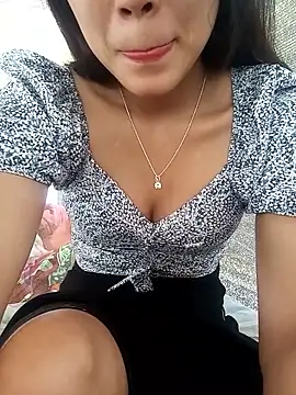 Snapshot of Personality-girl- chatting on April 5, 1:47 am Personality-girl- online show from April 5, 1:47 am