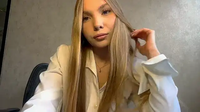 Snapshot of CarolineNine chatting on March 29, 12:49 pm CarolineNine online show from March 29, 12:49 pm