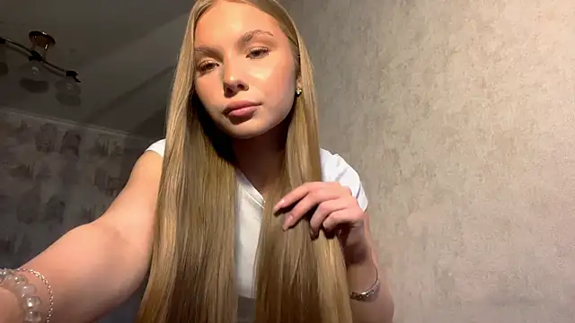 Snapshot of CarolineNine chatting on April 2, 2:37 pm CarolineNine online show from April 2, 2:37 pm