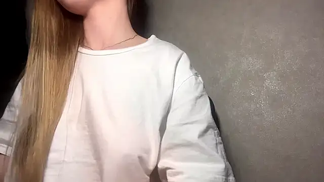 CarolineNine online show from May 7, 4:23 pm