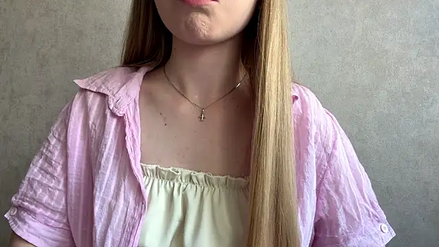 CarolineNine online show from July 1, 2:40 pm