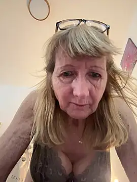 Snapshot of MatureKim chatting on March 30, 1:56 pm MatureKim online show from March 30, 1:56 pm