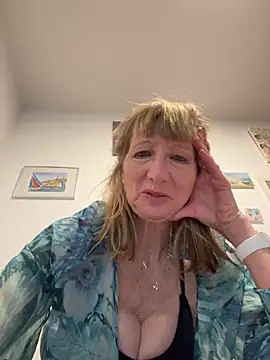 Snapshot of MatureKim chatting on April 2, 5:21 pm MatureKim online show from April 2, 5:21 pm