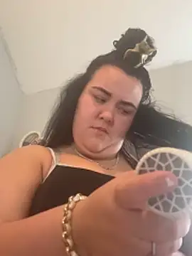 Khloeross online show from May 26, 12:45 pm