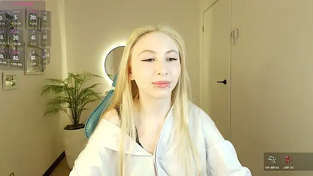 Snapshot of SugarLeash chatting on April 3, 2:09 am SugarLeash online show from April 3, 2:09 am