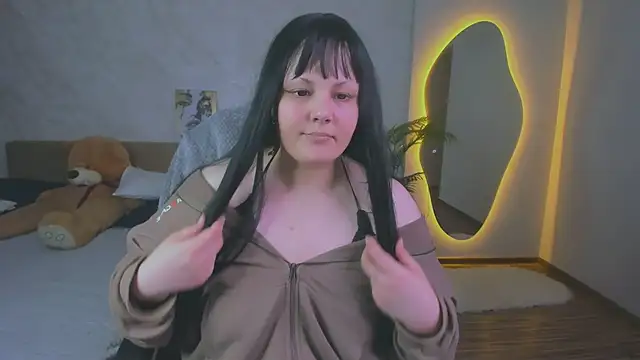 -HwasaMoore online show from March 27, 8:52 pm