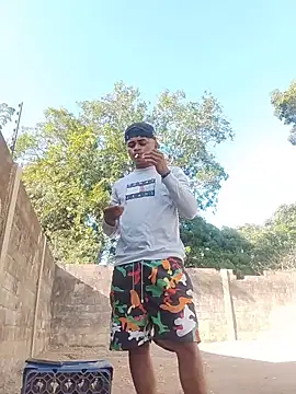 HOTRAINYGOLDEN online show from April 3, 8:40 pm