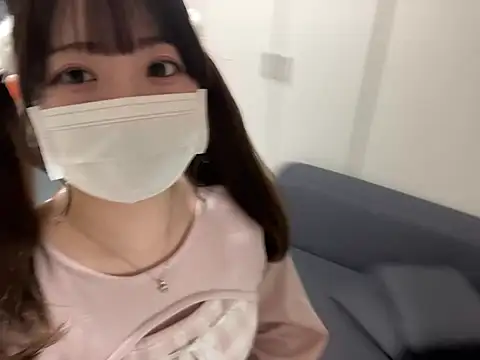 Snapshot of y-u-r-a-33 chatting on March 31, 6:36 am y-u-r-a-33 online show from March 31, 6:36 am